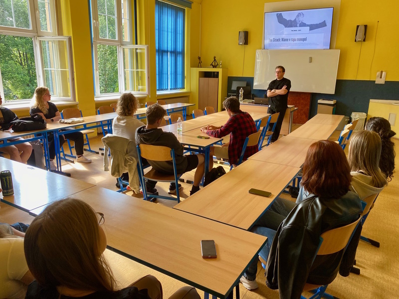 Studenti Krkonošského gymnázia ve Vrchlabí se zapojili do projektu H3KNISE
