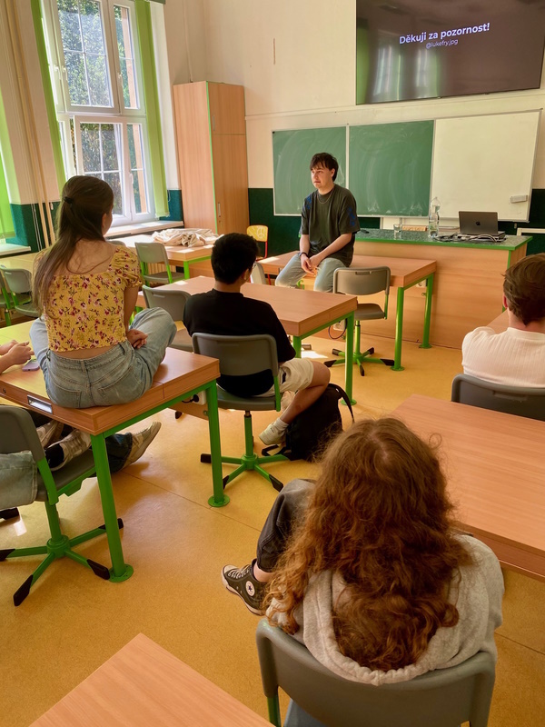 Studenti Krkonošského gymnázia ve Vrchlabí se zapojili do projektu H3KNISE