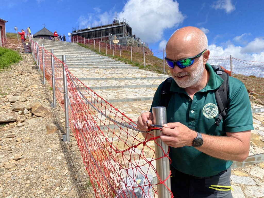 KRNAP: Přírodu na Sněžce opět chrání ochranné sítě