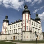 Celkový pohled na zámek ve Vrchlabí – archivní fotografie z roku 2019